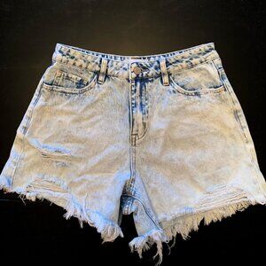 Womens high rise Vervet distressed light wash denim shorts